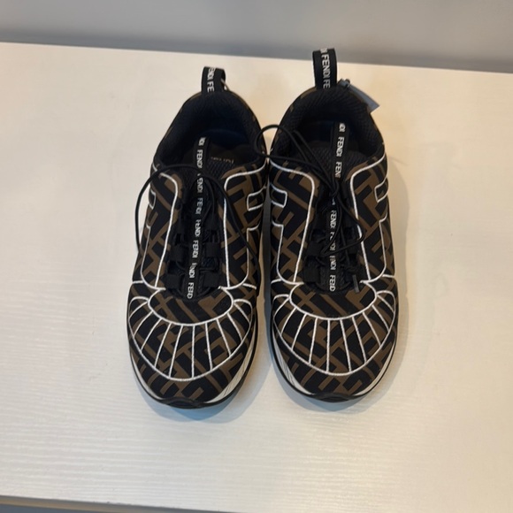 Fendi sneakers size 35 1/2